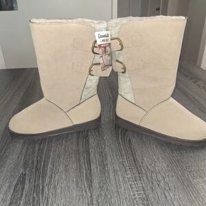 Essentials Women's Beige Winter Boots- W Sz 8